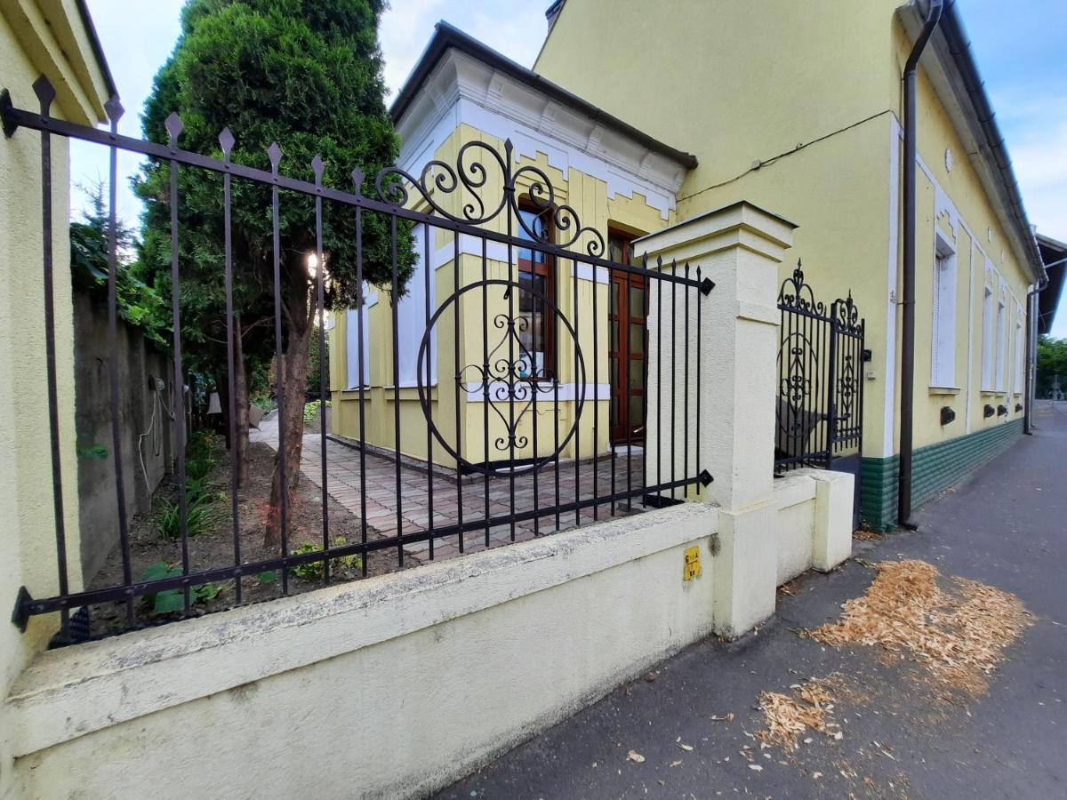 Gloria Apartman Gyula Exterior photo
