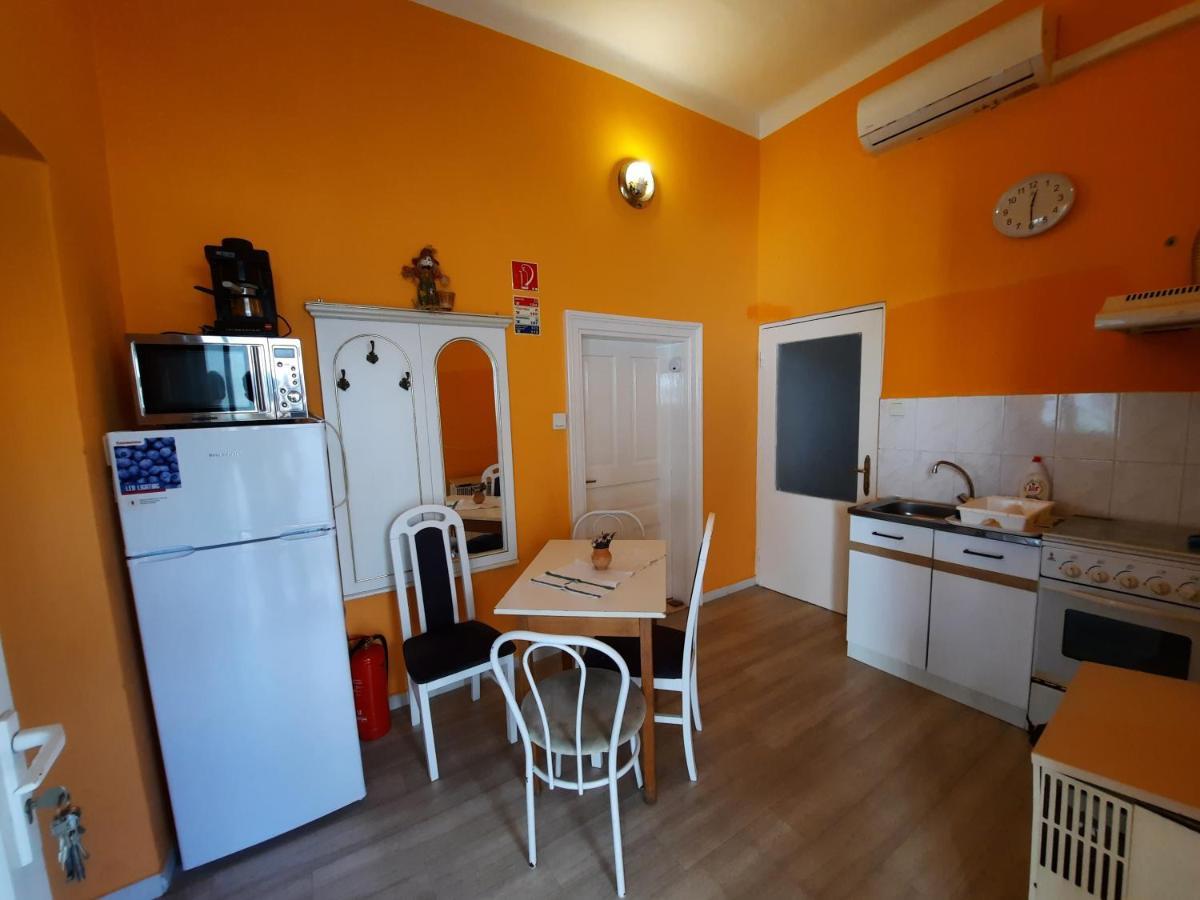Gloria Apartman Gyula Exterior photo