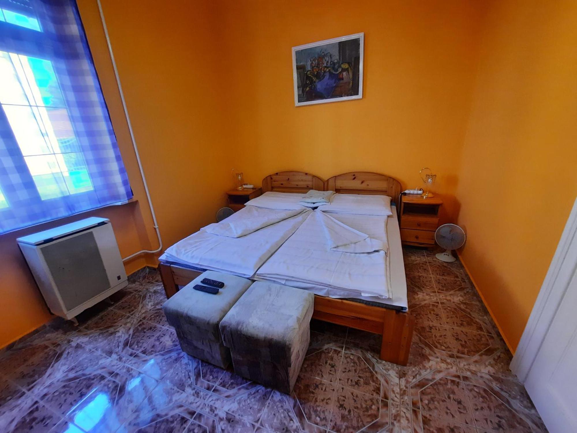 Gloria Apartman Gyula Exterior photo