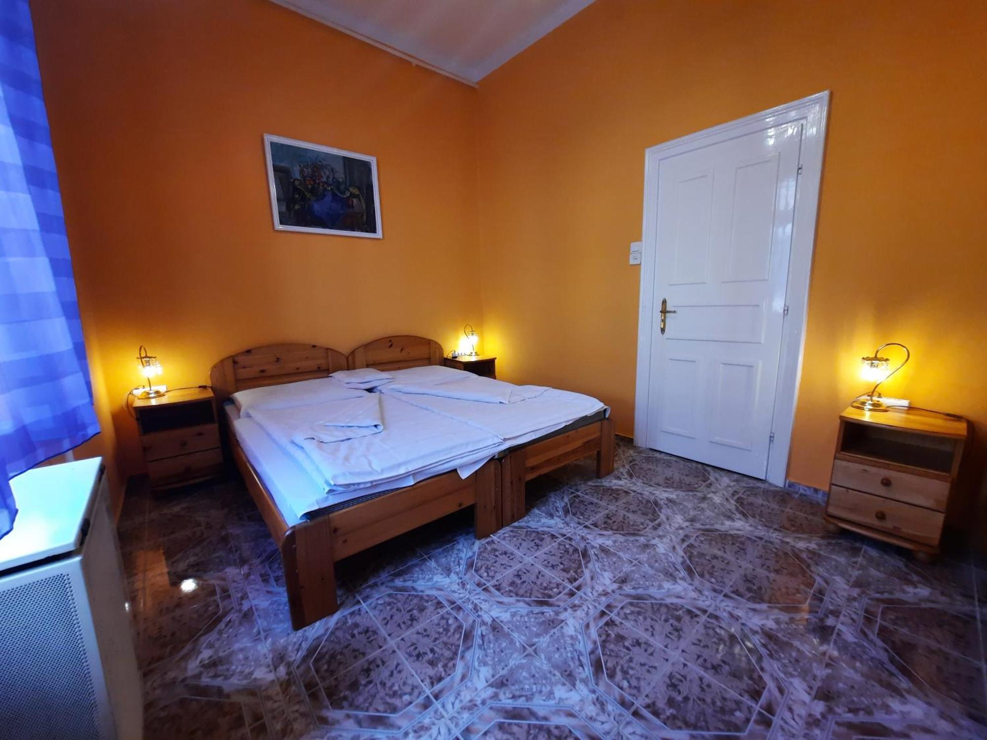 Gloria Apartman Gyula Exterior photo