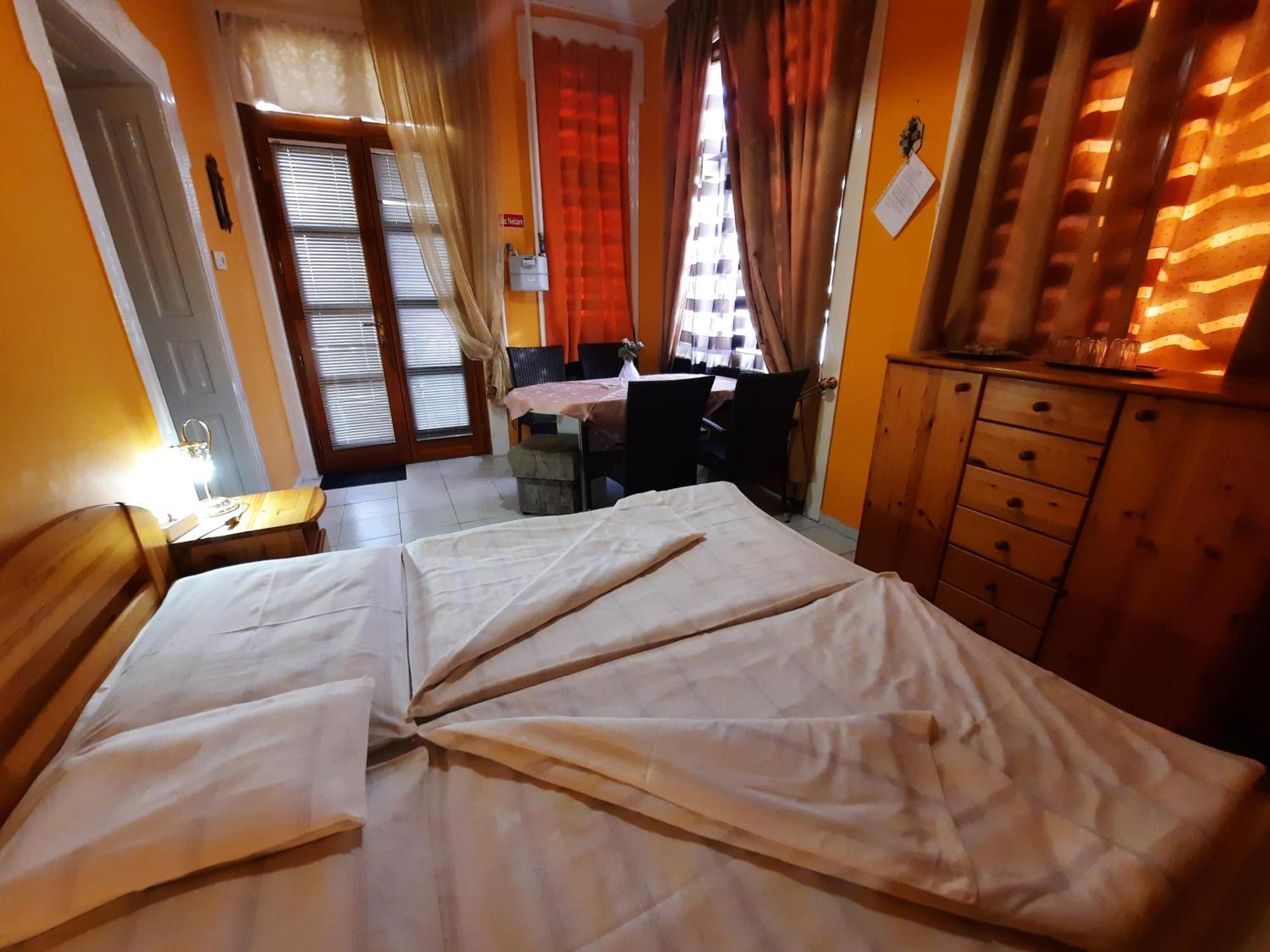Gloria Apartman Gyula Exterior photo